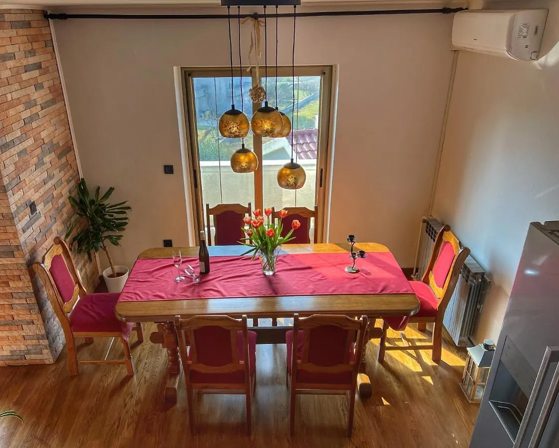 Apartmani Mia Palit