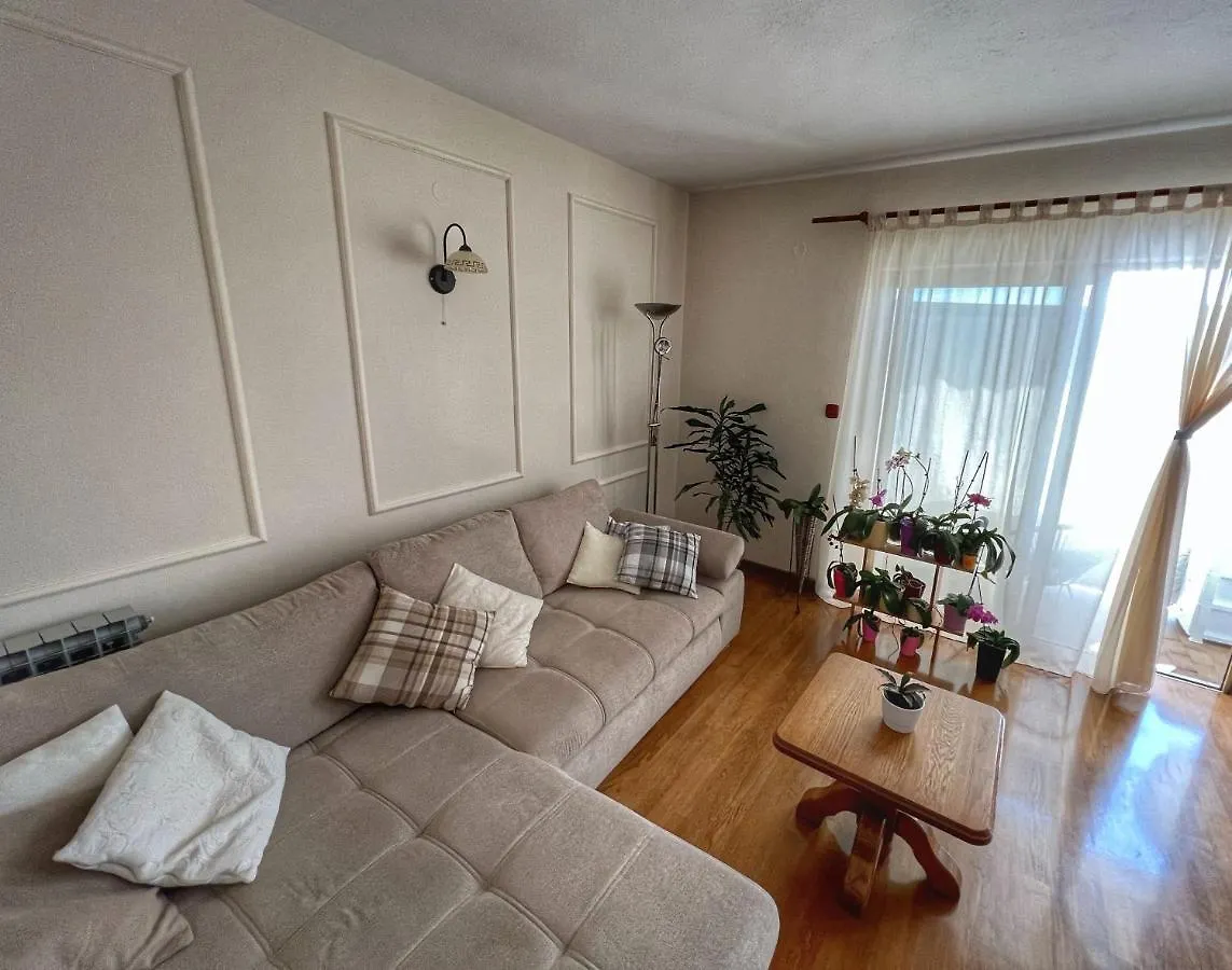 Apartmani Mia Palit Apartment