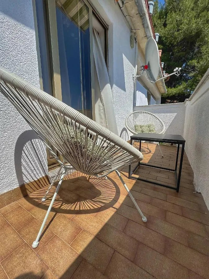 Apartment Apartmani Mia Palit