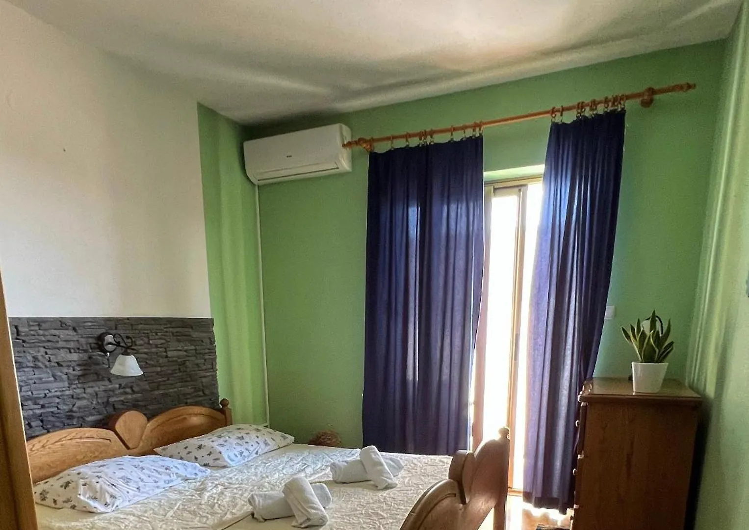 Apartmani Mia Palit