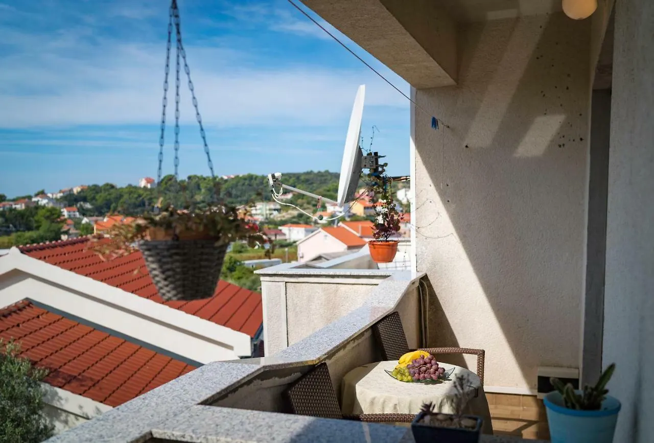 Apartmani Mia Palit