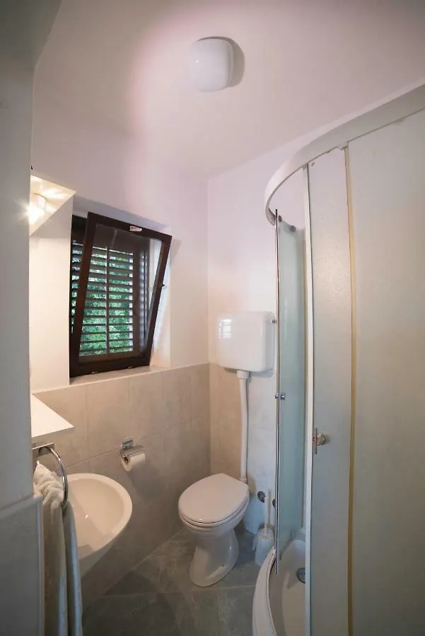Apartment Apartmani Mia Palit